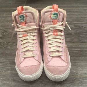 Big girl size 7 womens 8.5 pink Nike blazer high mid tops swoosh logo shoes HTF